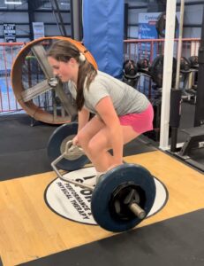 Sydney Santucci doing deadlift