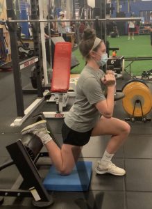 girl doing bulgarian squat